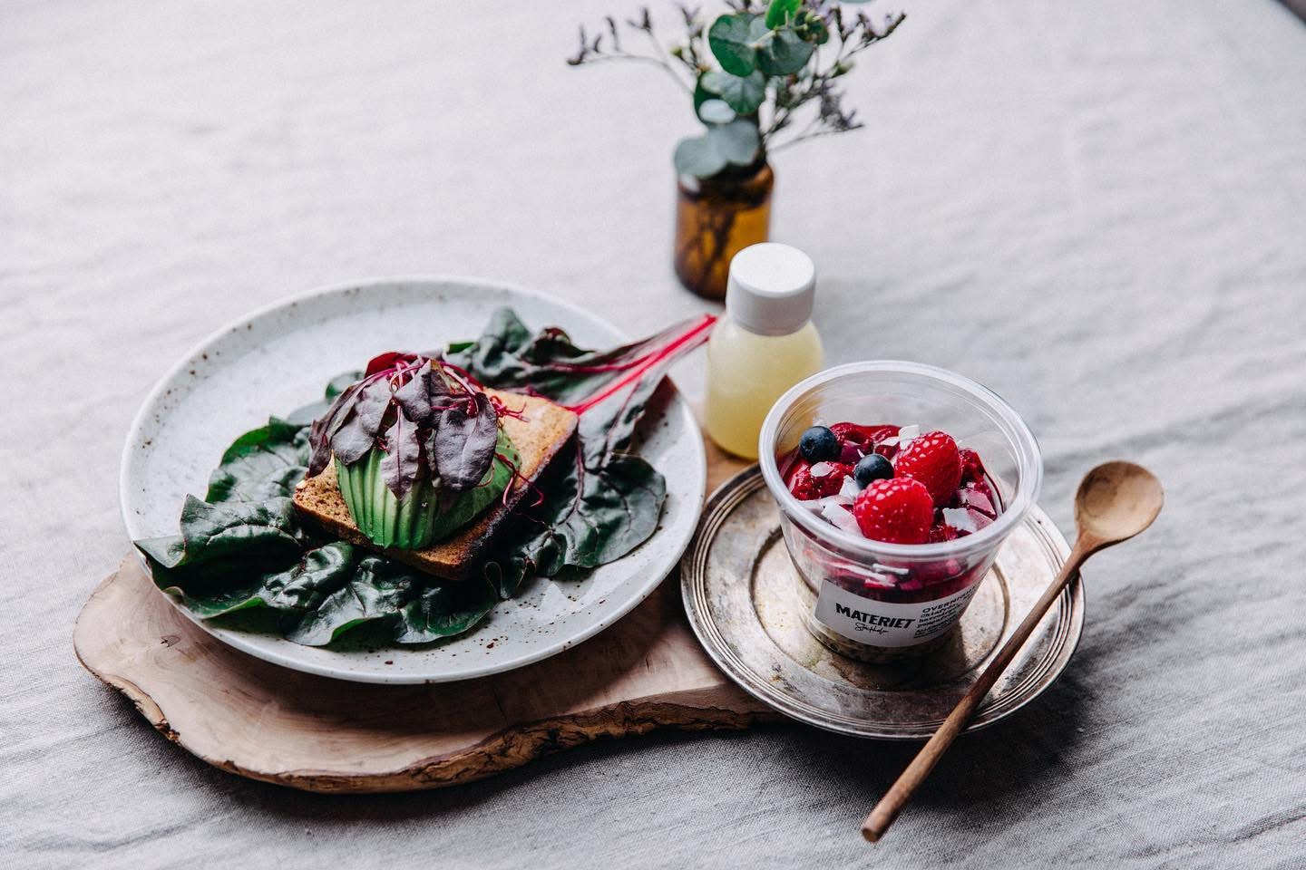 Yoghurt & granola